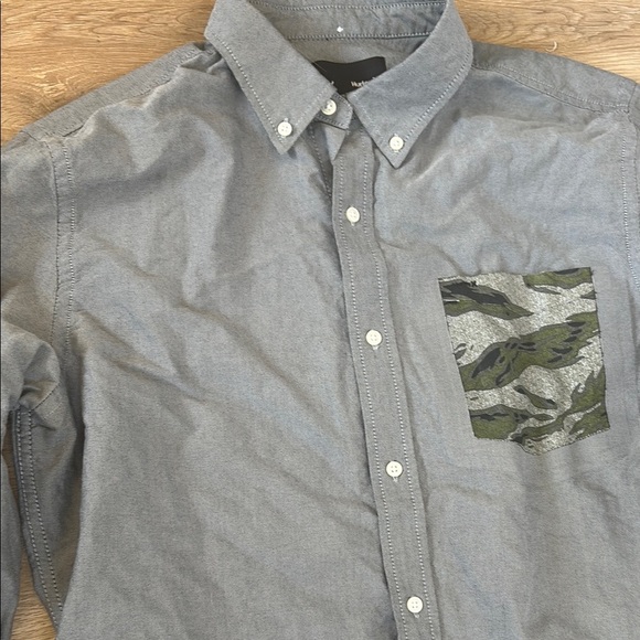 Hurley Gray and Green Casual Button Down Shirt - Picture 9 of 13